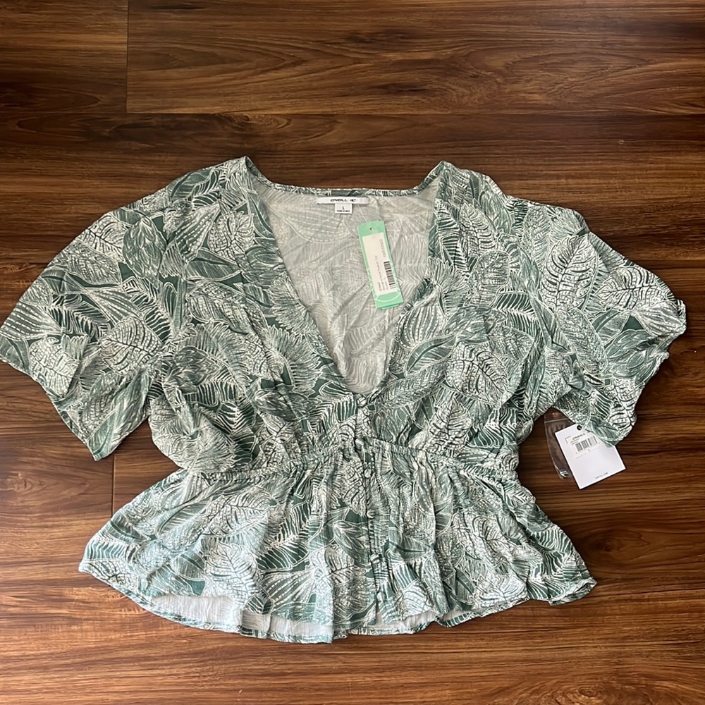 O’Neill green and white tropical cropped blouse. NWT!